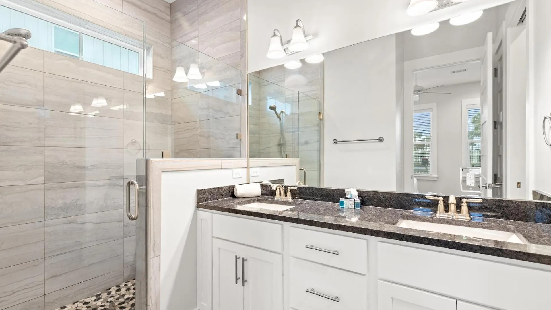 Fabulous Modern Beach House - 4Br, 35Ba: Pool/Beach View & Access/Balcony Panama City Beach United States